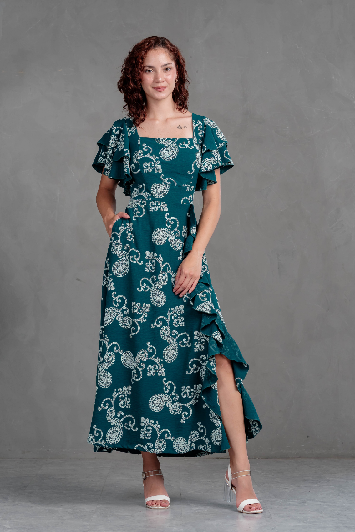 Maxivestido Agatha paisley con vuelos