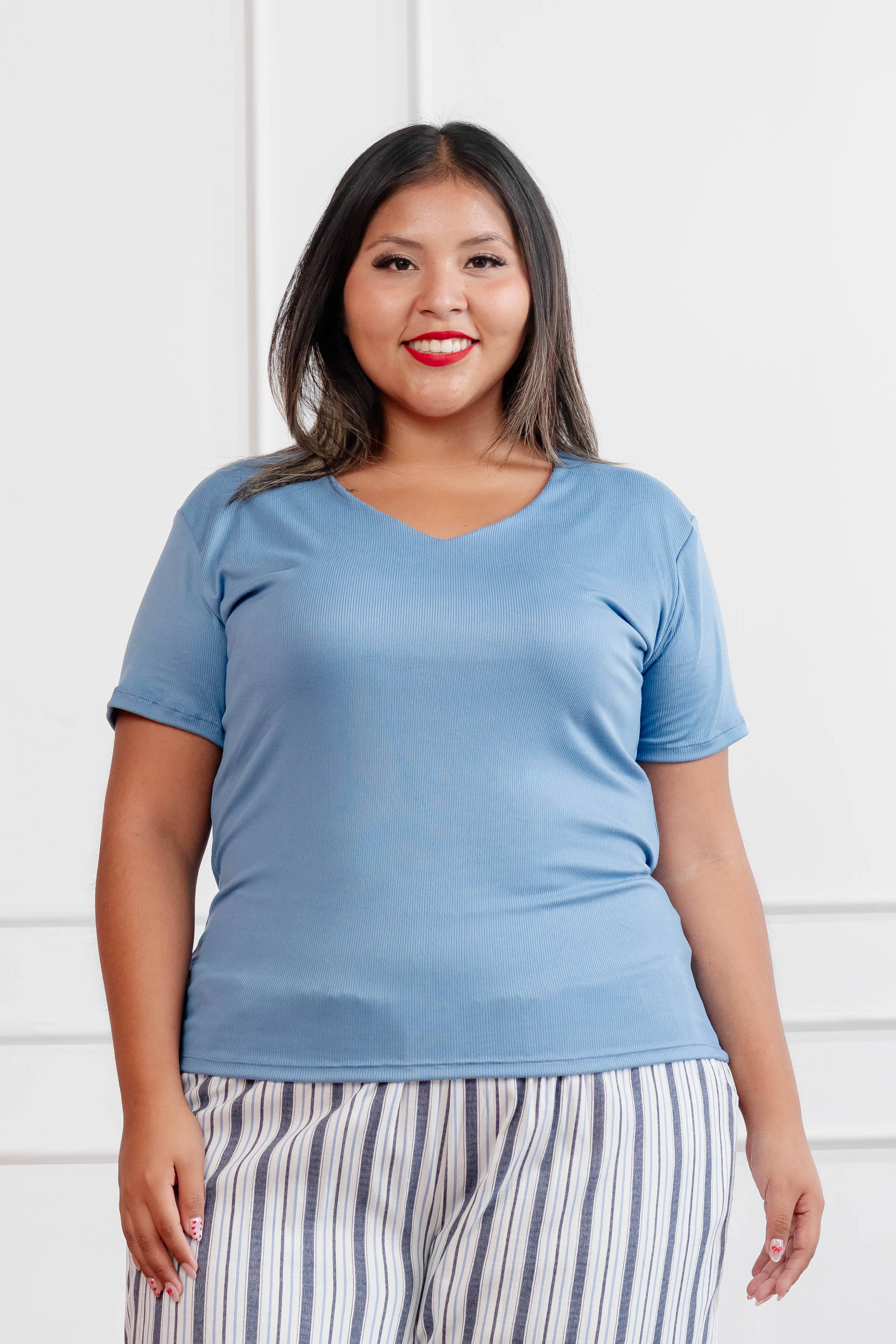 Polo básico cuello V