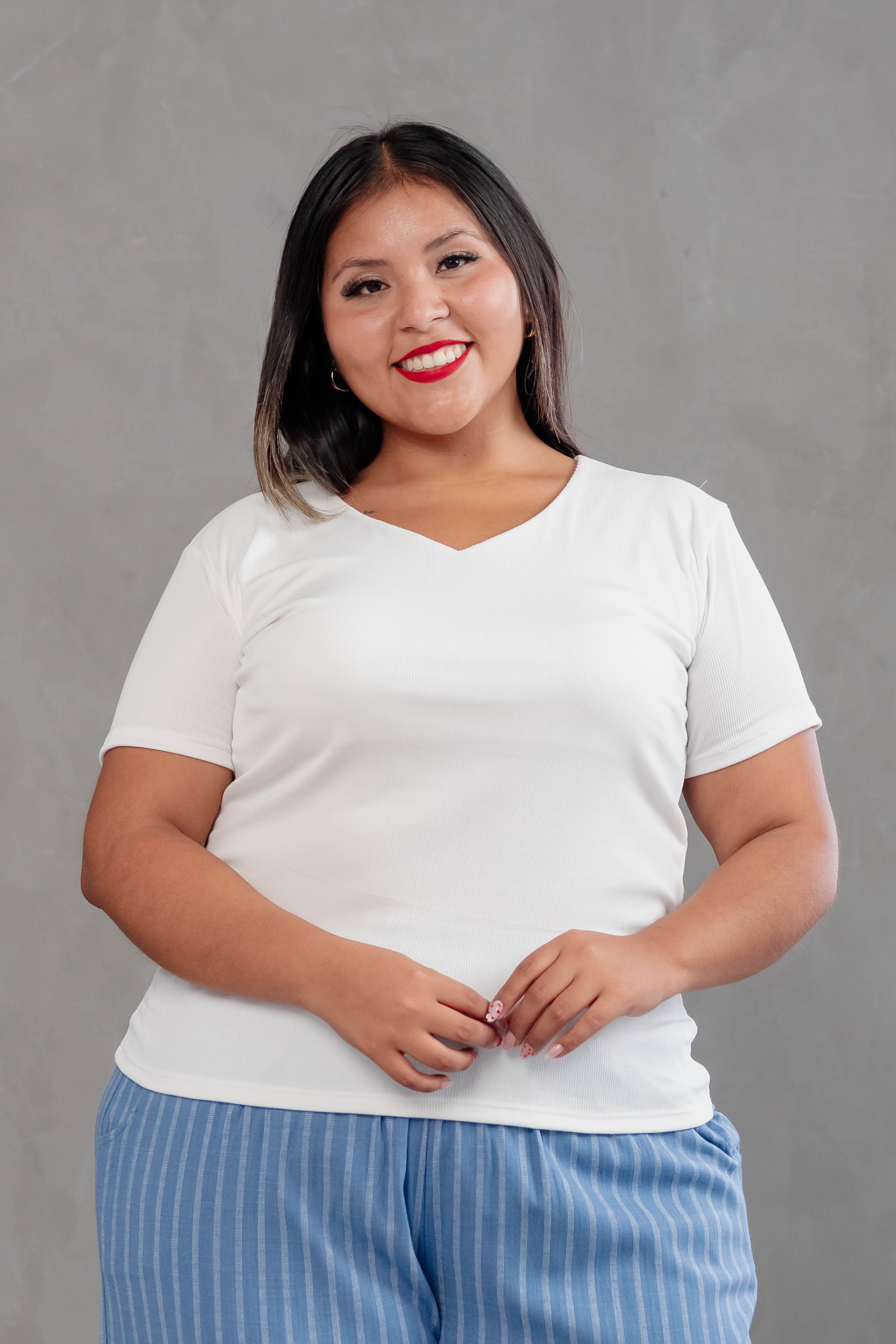 Polo básico cuello V