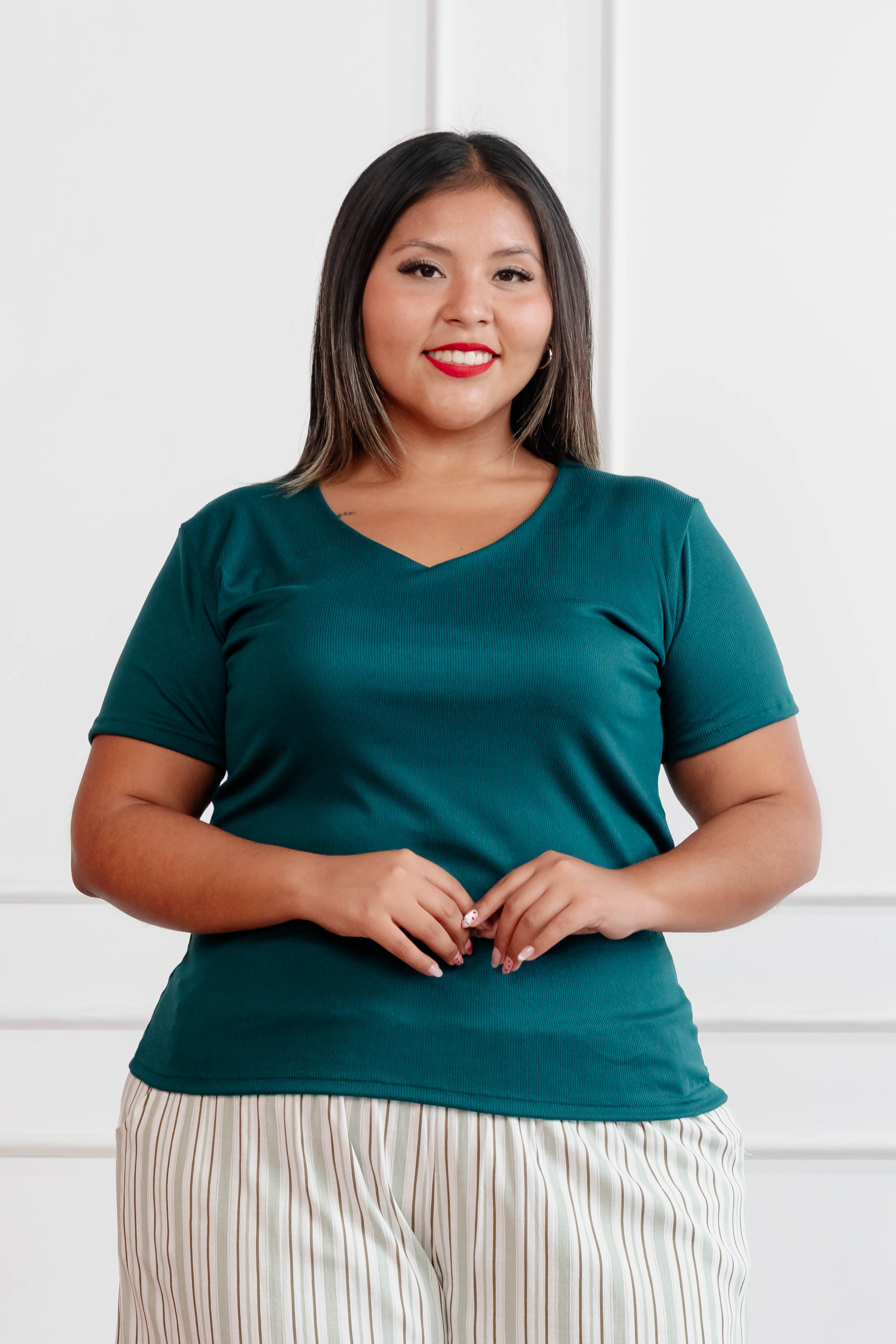 Polo básico cuello V