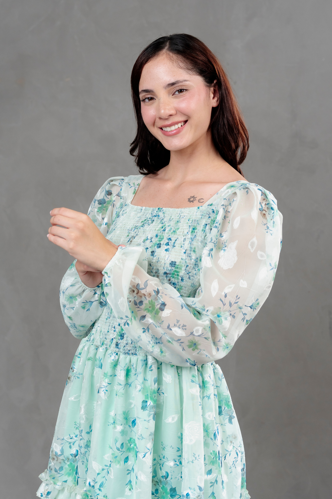 Vestido de gasa manga larga verde