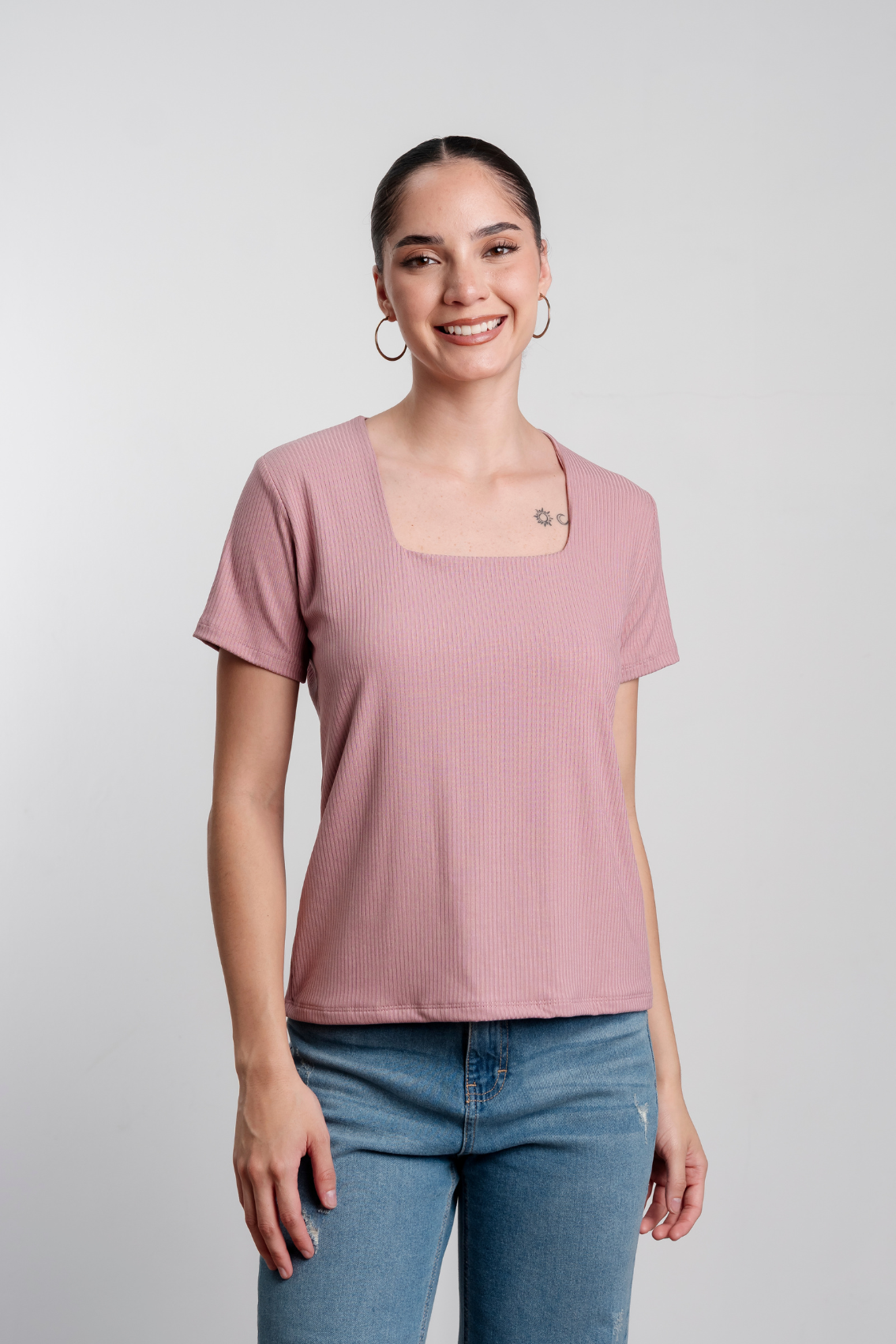 Polo básico manga corta cuello cuadrado