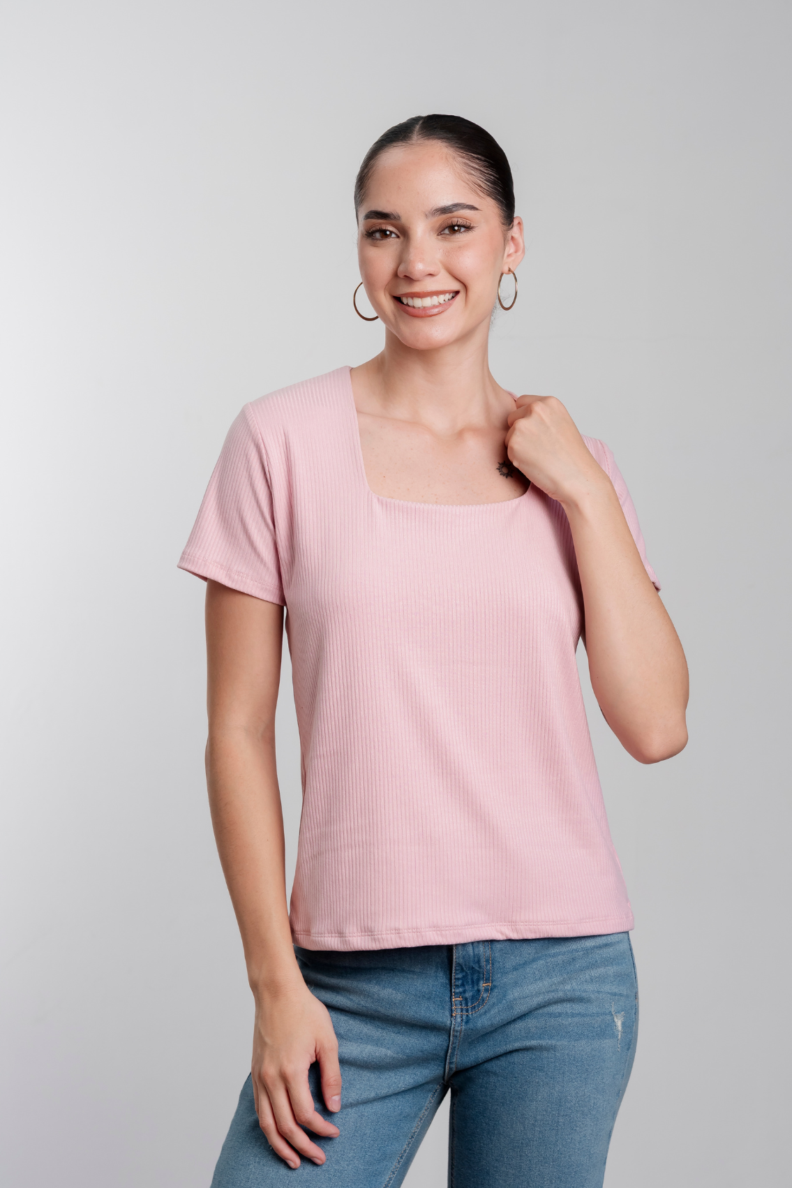 Polo básico manga corta cuello cuadrado