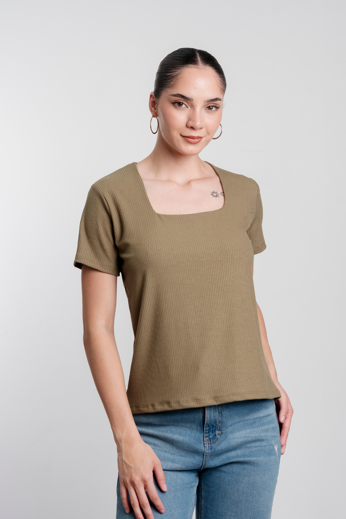 Polo básico manga corta cuello cuadrado