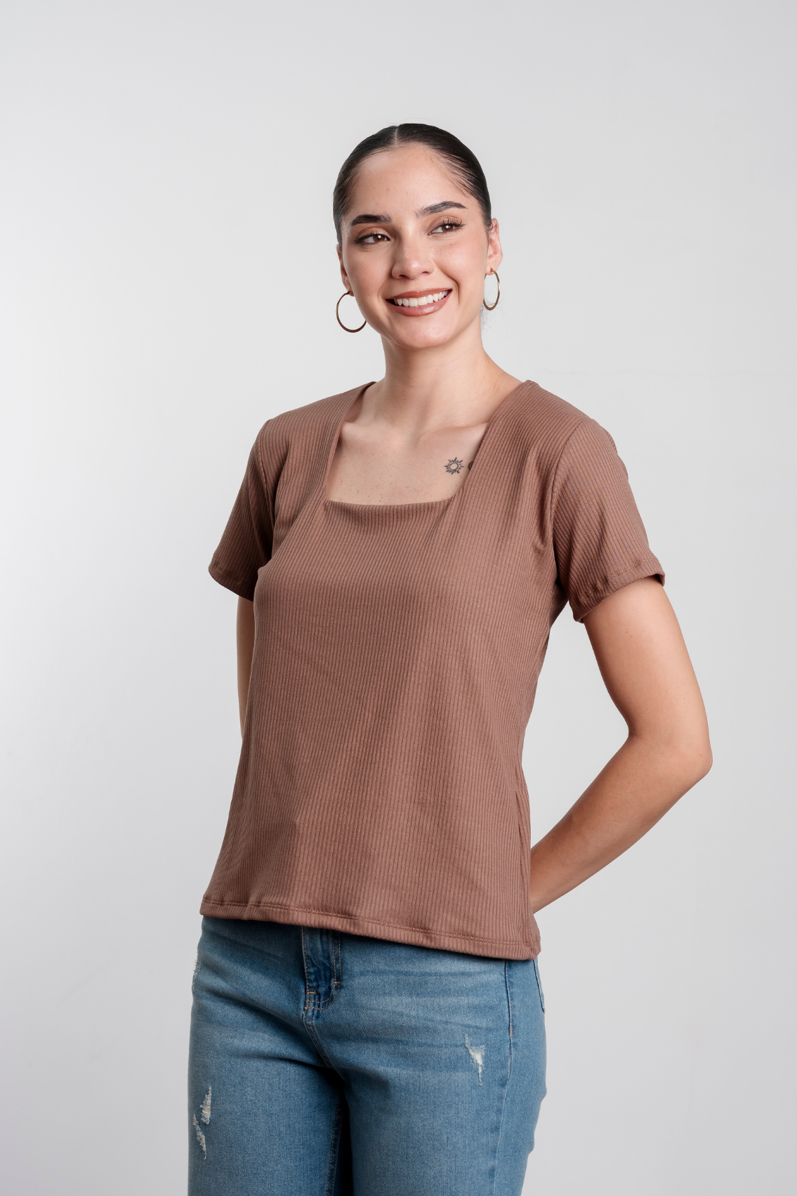 Polo básico manga corta cuello cuadrado
